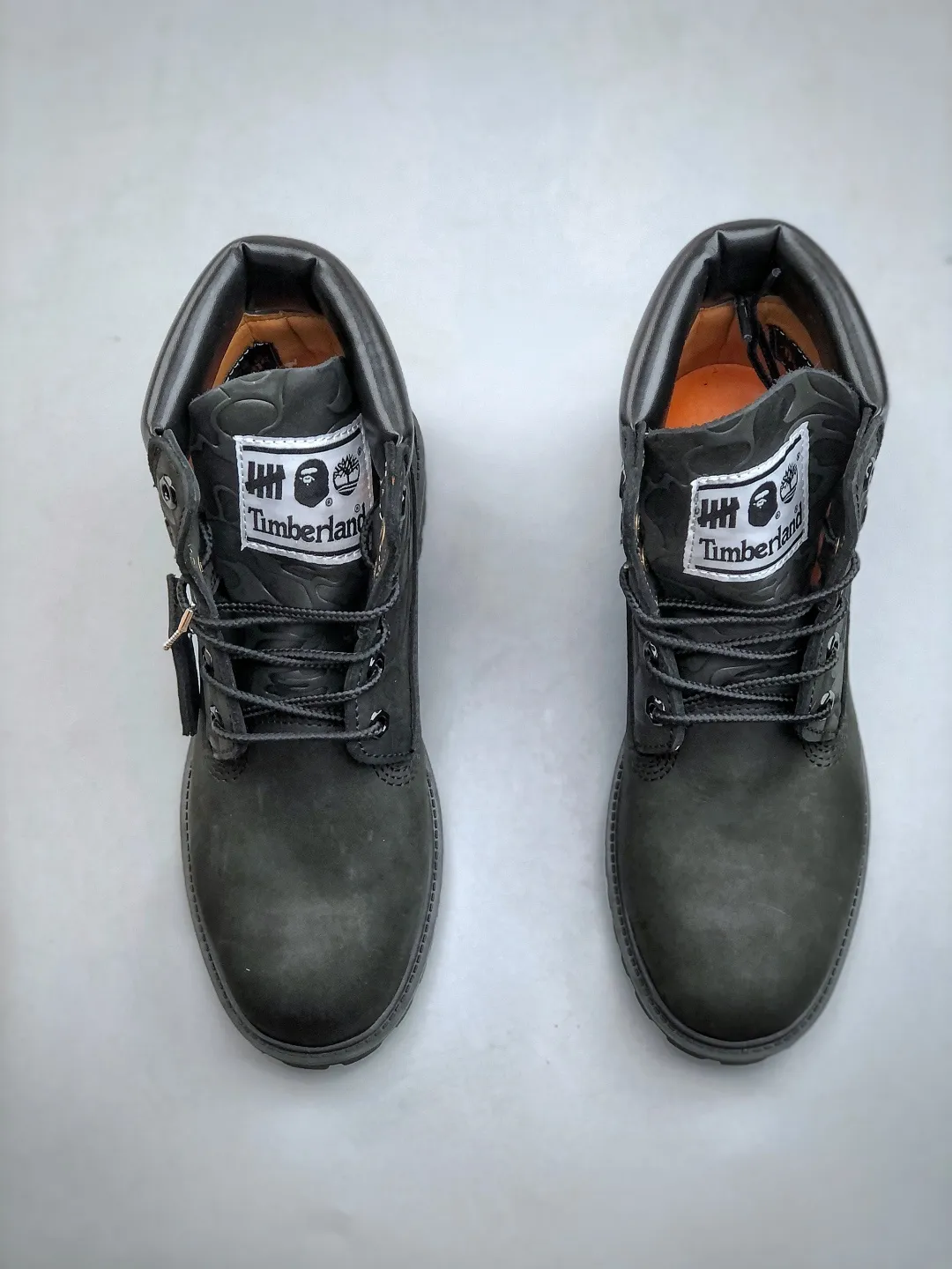 Local self-pickup💰560 Support store Timberland Timberland/Timberland rhubarb boots series Simple and comfortable mid-calf Martin boots Men's T Guangdong factory quality Trendy style Brand new process upgrade Original last type Export trade order Original box original packaging Paired with anti-odor and anti-corrosion high-elastic honeycomb latex insole to give you a perfect wearing experience High quality and durable, a must-have for sportsmen Specially designed to handle the bad looks, high-quality and first-class foot feel Size: 39-45